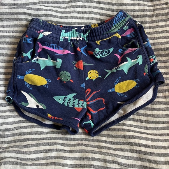 Hanna Andersson French terry shorts with dolphin hem - Picture 1 of 3